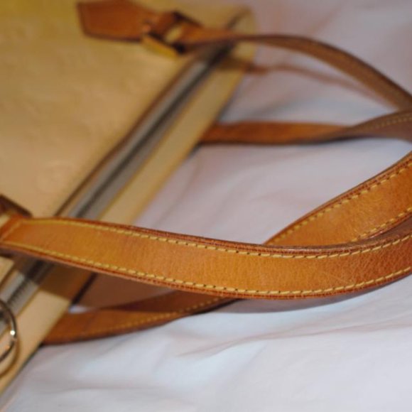 Louis Vuitton Houston Vernis PM Monogram Cream Leather Shoulder Bag / Handle - Picture 8 of 10